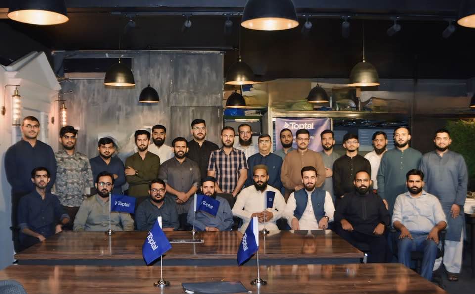 Arif Khan at Toptal community gathering — Pakistan chapter